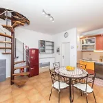2 Bedroom Cozy In Okrug Donji Donji Okrug (Ciovo)