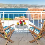 2 Bedroom Cozy In Okrug Donji
