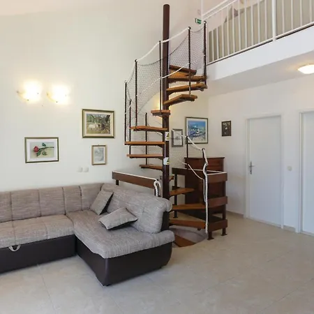 Beautiful In Okrug Donji With Wifi Holiday home Donji Okrug (Ciovo)