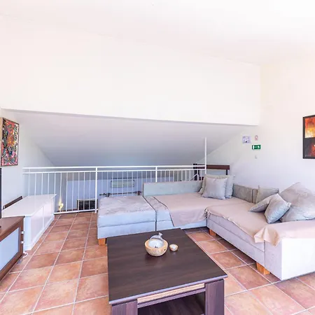 Beautiful In Okrug Donji With Wifi Donji Okrug (Ciovo)