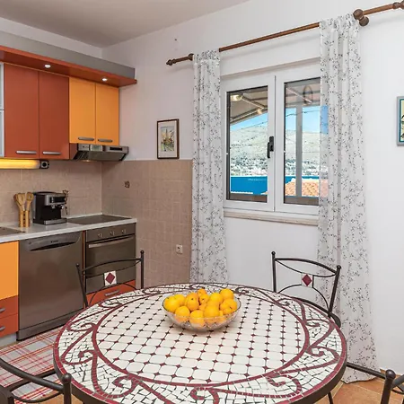 2 Bedroom Cozy In Okrug Donji Σπίτι διακοπών