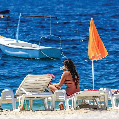 Beautiful In Okrug Donji With Wifi Nyaraló *