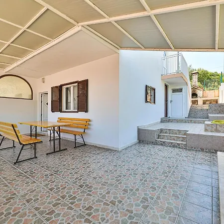 Beautiful In Okrug Donji With Wifi Donji Okrug (Ciovo)