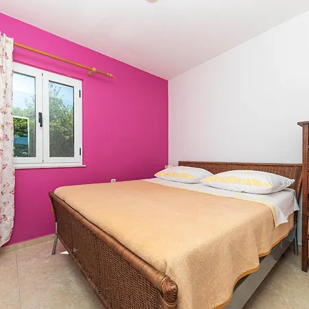 2 Bedroom Cozy In Okrug Donji Σπίτι διακοπών