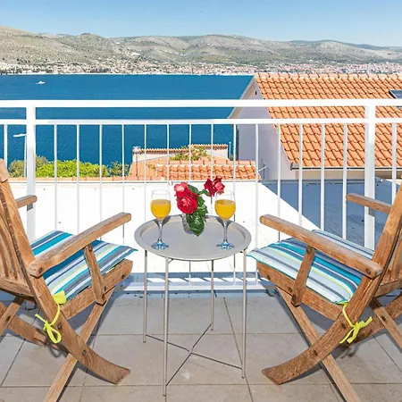 2 Bedroom Cozy In Okrug Donji