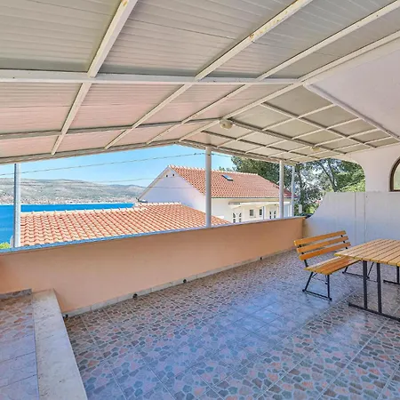 2 Bedroom Cozy In Okrug Donji Σπίτι διακοπών