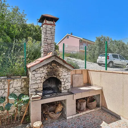 Σπίτι διακοπών 2 Bedroom Cozy In Okrug Donji Donji Okrug (Ciovo)