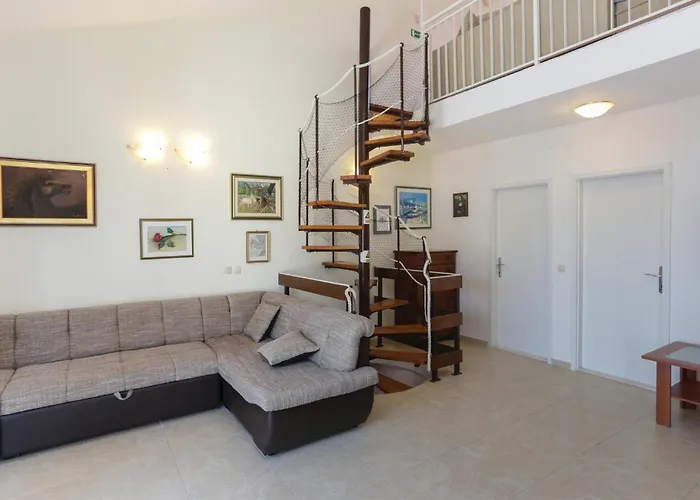 Beautiful In Okrug Donji With Wifi Nyaraló Donji Okrug (Ciovo)