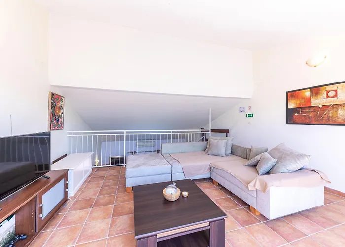 Beautiful In Okrug Donji With Wifi Donji Okrug (Ciovo)