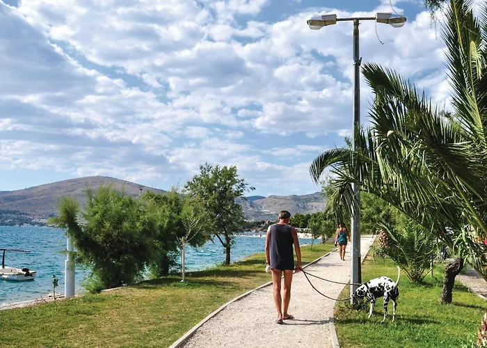 Beautiful In Okrug Donji With Wifi * Donji Okrug (Ciovo)