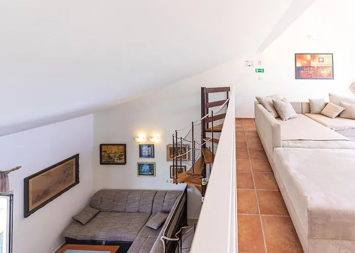 Beautiful In Okrug Donji With Wifi