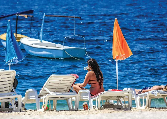 Beautiful In Okrug Donji With Wifi Nyaraló *