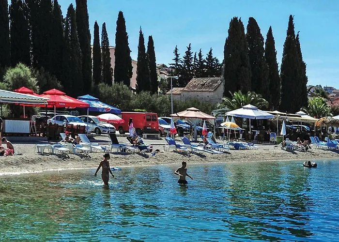 Beautiful In Okrug Donji With Wifi * Donji Okrug (Ciovo)