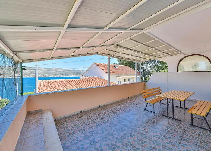 Beautiful In Okrug Donji With Wifi Nyaraló