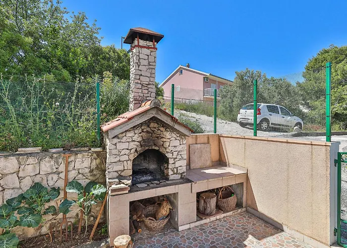 Nyaraló Beautiful In Okrug Donji With Wifi Donji Okrug (Ciovo)