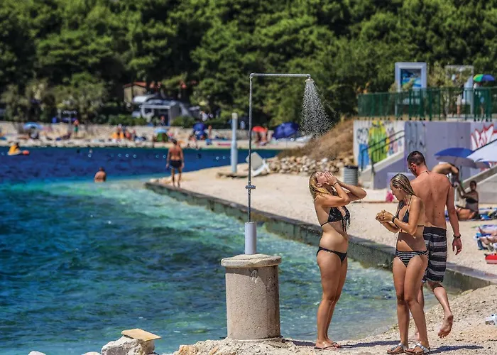 Beautiful In Okrug Donji With Wifi *