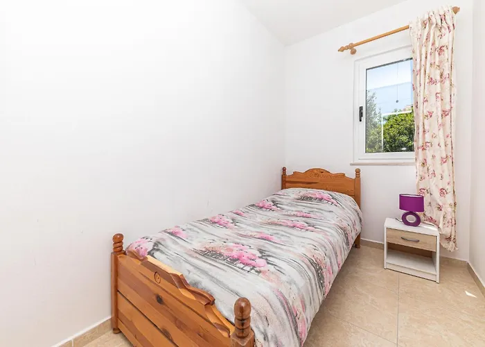 Beautiful In Okrug Donji With Wifi * Donji Okrug (Ciovo)